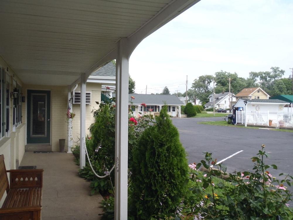 Glass House Inn Erie Near I-90 & I-79 Экстерьер фото