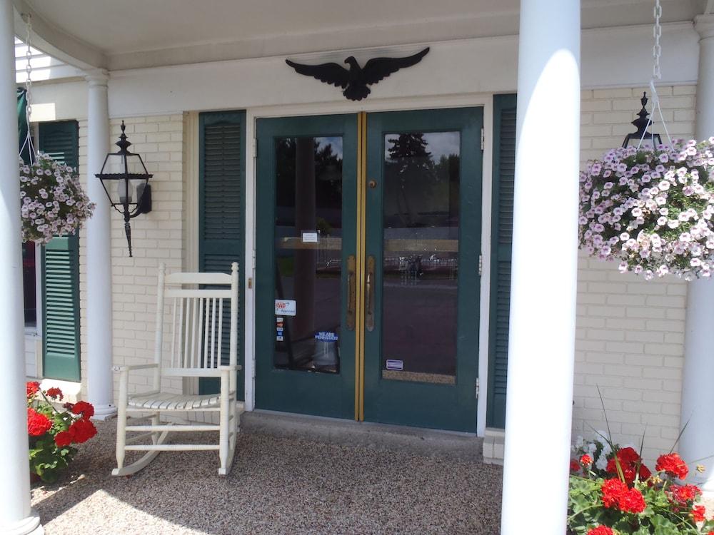 Glass House Inn Erie Near I-90 & I-79 Экстерьер фото
