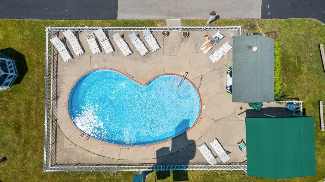 Glass House Inn Erie Near I-90 & I-79 Экстерьер фото