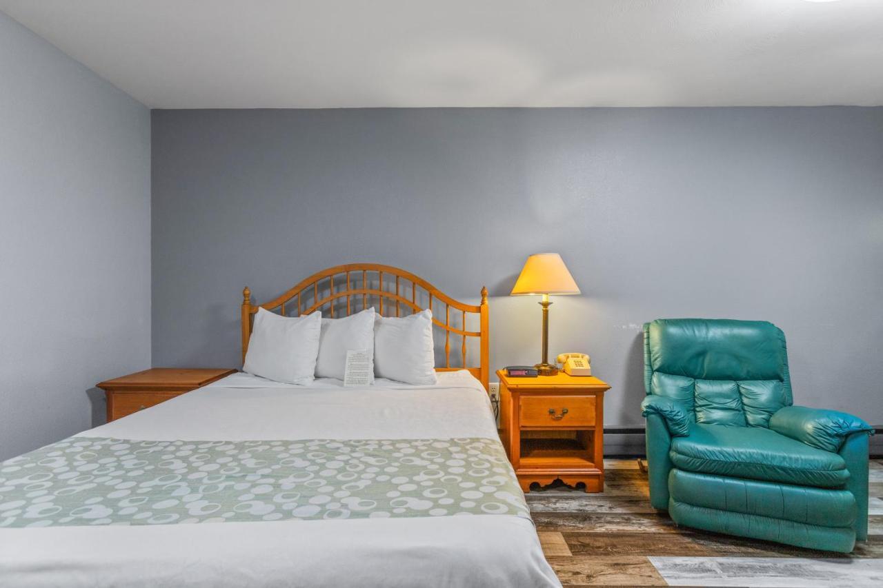 Glass House Inn Erie Near I-90 & I-79 Экстерьер фото